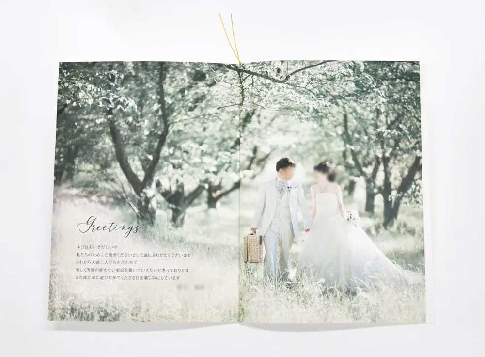 写真を前面に見開き断ち切りで使用したプロフィールブック実例