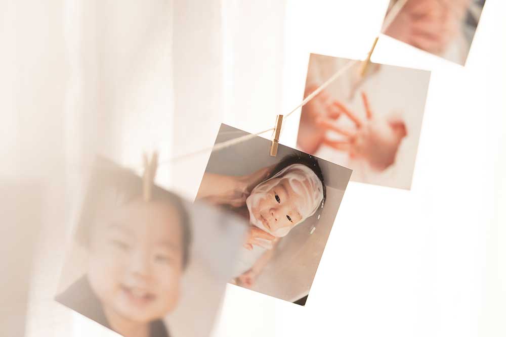 写真をガーランド風に飾り付けてサプライズ