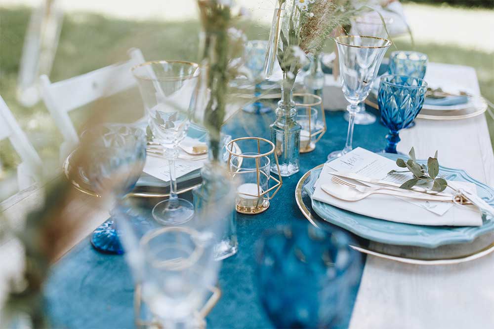 ブルーをテーマにした結婚式のテーブルコーディネート