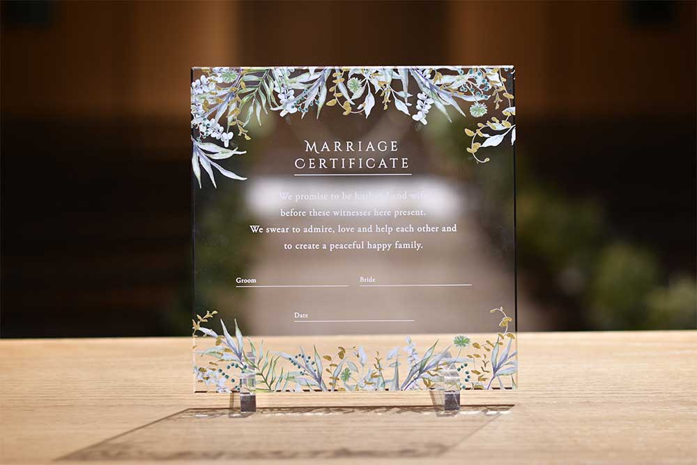 透明感がおしゃれなアクリル結婚証明グリーナ