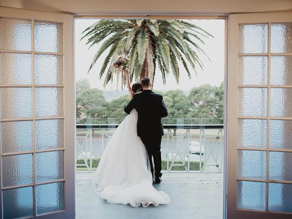 海外で挙式をした国際結婚の新郎新婦