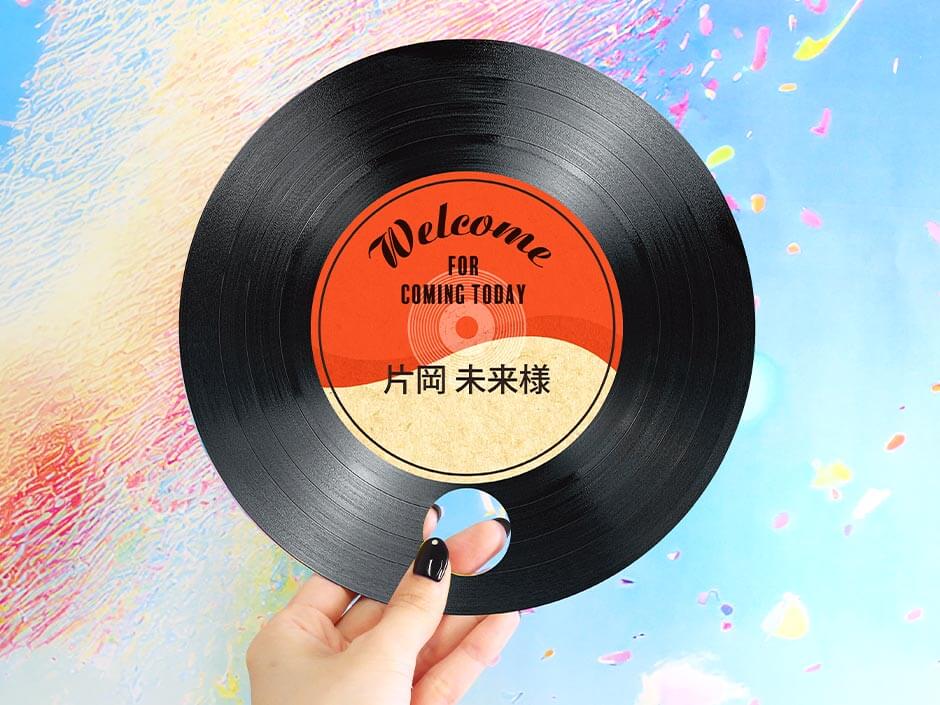 レコードの形をした結婚式の席札うちわ