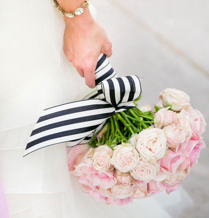 リボンで巻いたブーケ