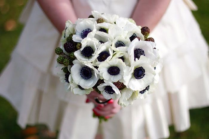 anemone-berrie-wedding-bouquet01