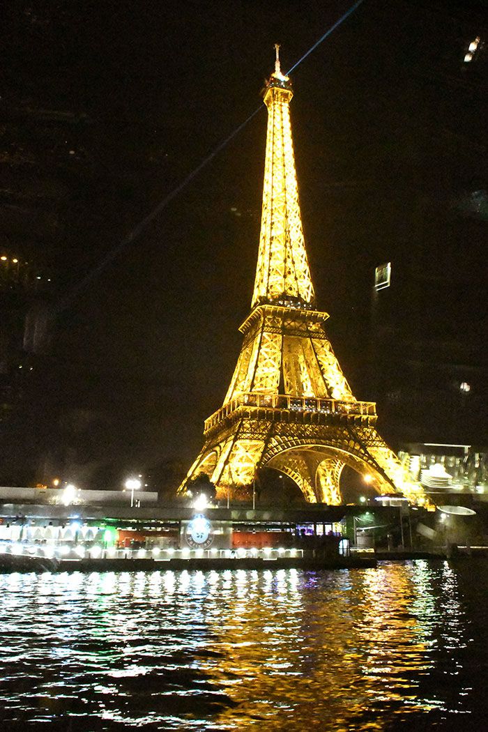 新婚旅行の前に予習 撮影別でみるエッフェル塔の魅力とは アツメル結婚式レシピ 買える結婚式アイテム Wedding Mart ウェディングマート