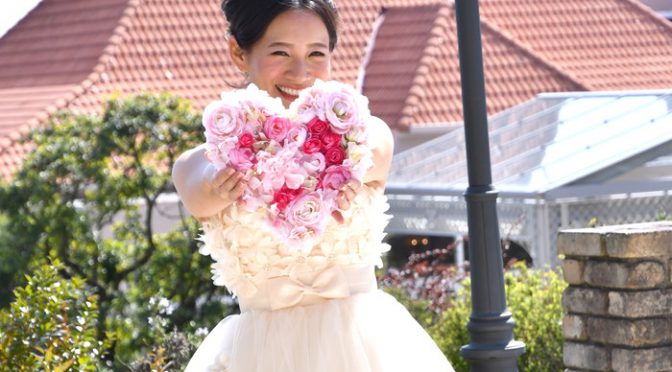 ハートの形のフォルムにたっぷりのお花の花嫁の手紙