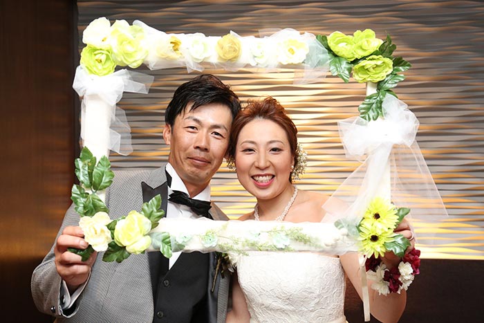 卒花さんの結婚式レポ 幸せの輪が広がる 大人ウェディングの完成形 アツメル結婚式レシピ 買える結婚式アイテム Wedding Mart ウェディングマート