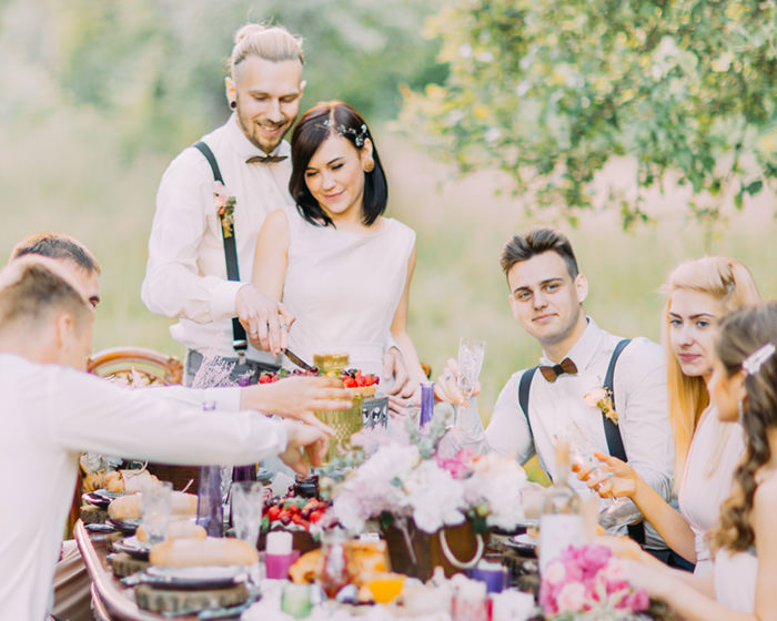 みんなの記憶とスマホに残すならもっとゲストの近くに テーブルラウンドの楽しみ方 アツメル結婚式レシピ 買える結婚式アイテム Wedding Mart ウェディングマート
