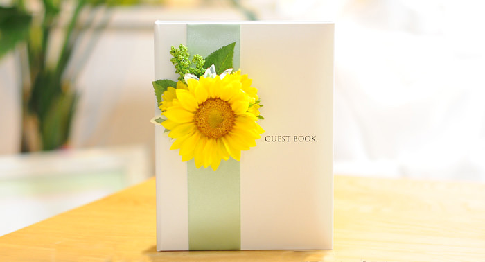 一輪のひまわりが存在感を放つ