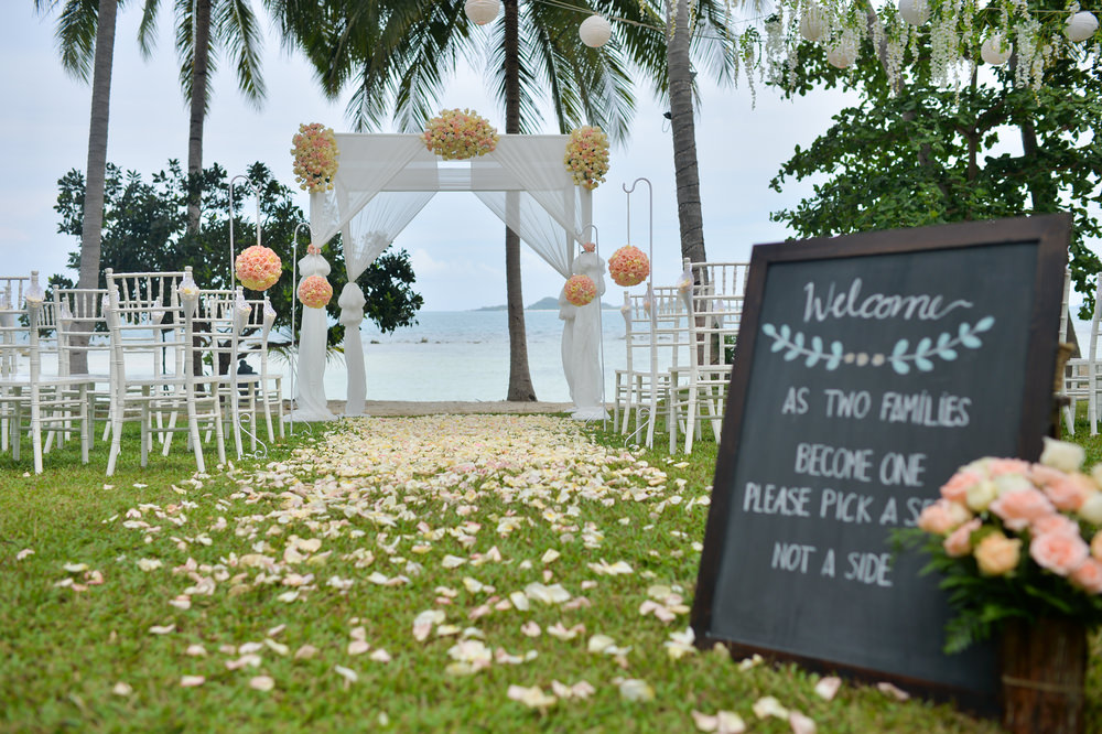 結婚式のコンセプトに合わせたゲストブック選びを