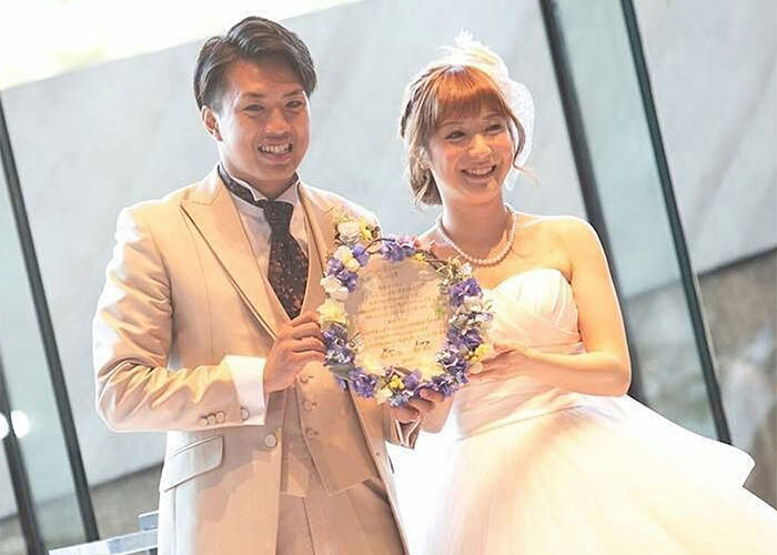 直筆の木製リース結婚証明書