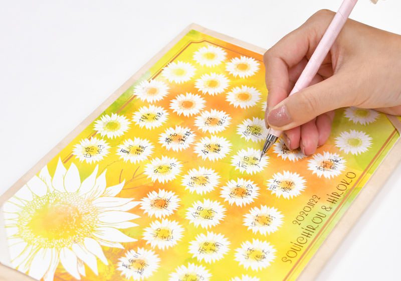 お花のシルエット一つ一つに記帳いただくのが可愛い