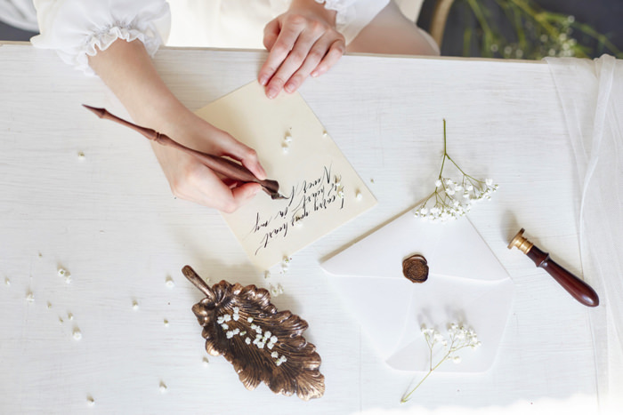 結婚式のクライマックスを彩る花嫁の手紙朗読にぴったりな便箋とは アツメル結婚式レシピ 買える結婚式アイテム Wedding Mart ウェディングマート