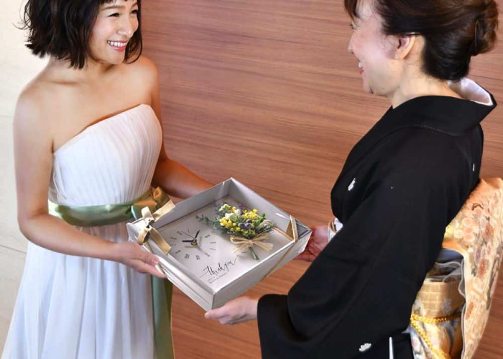 スワッグ付きの花時計