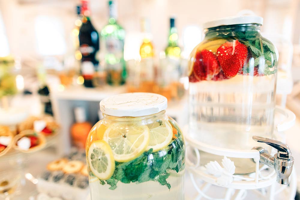 ゲスト参加型演出果実酒づくり