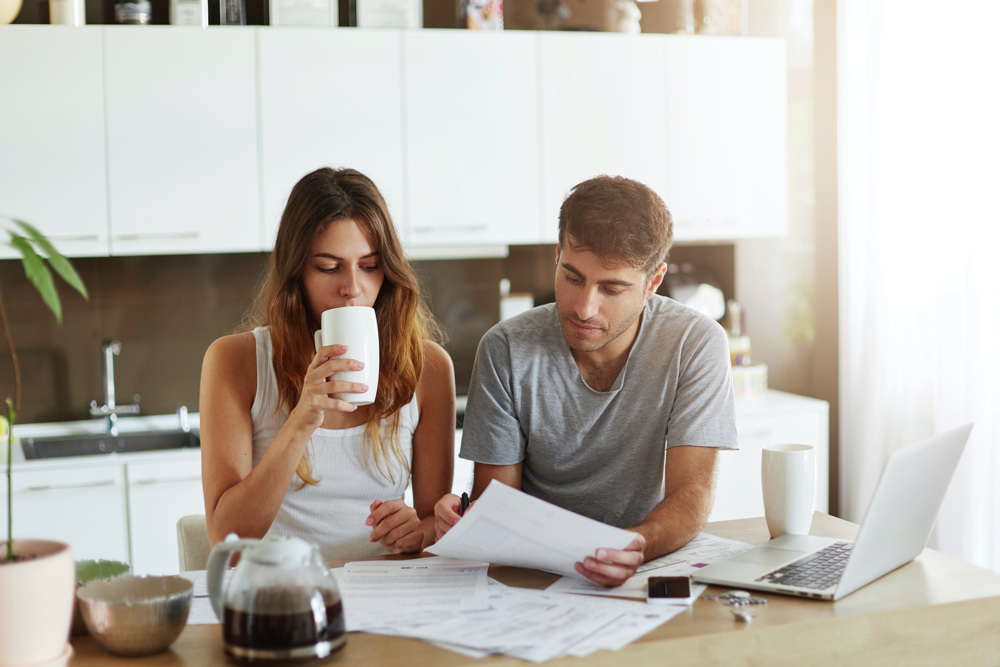 まずは契約書類をチェック