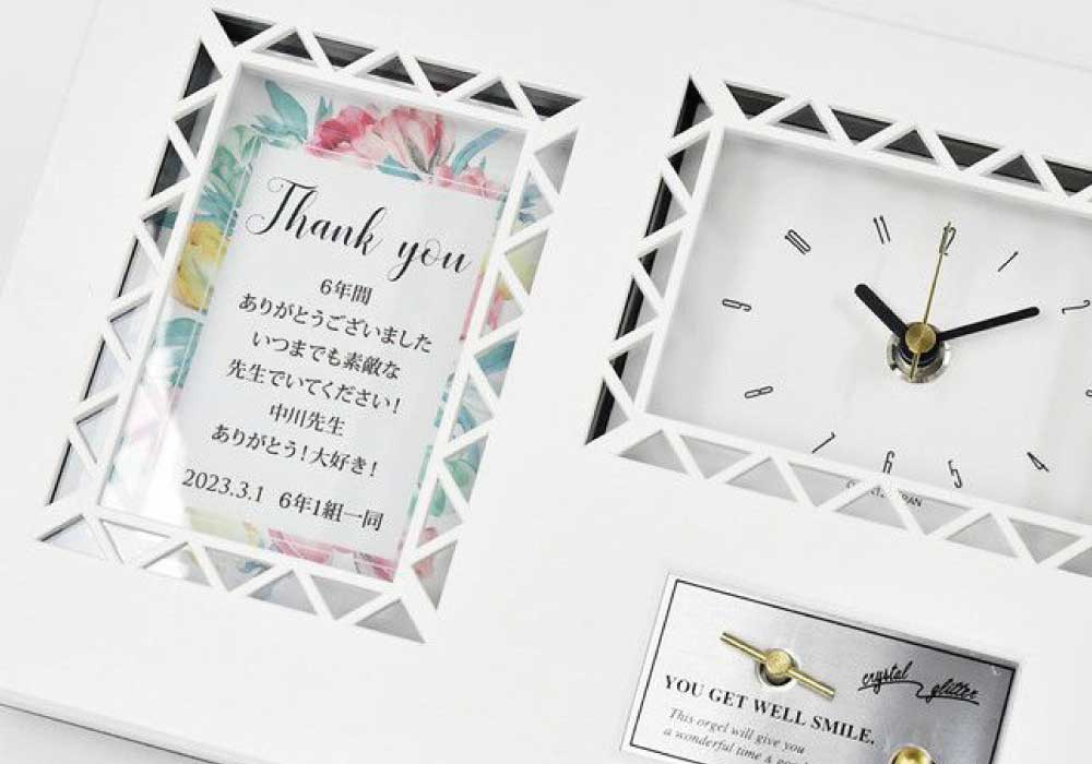 先生へのチューリップ柄のメッセージカードが入った白いオルゴール付き時計