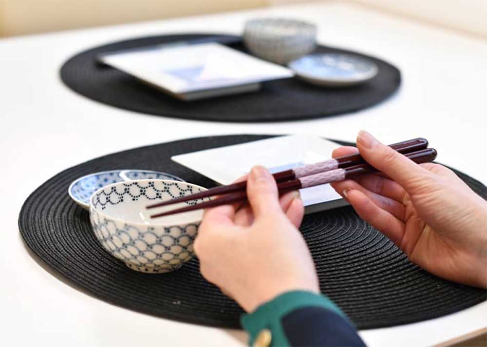 ウェディングにぴったりの縁起のいい贈り物ペアのお箸と箸置きの両親プレゼント